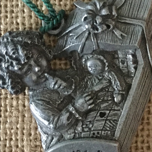 ⚜️ Cradle Pewter Ornament Girl & Baby Doll 1994 Rare - Picture 2 of 16